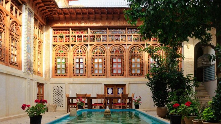 فضای داخلی اقامتگاه سنتی ایران مهر شیراز